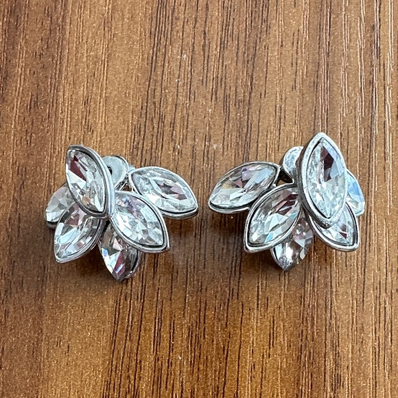 Jewelry - Elegant Multi-Piece Silver Crystal Earrings 🌺